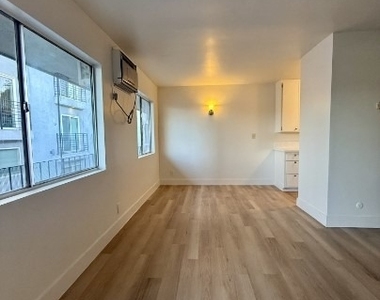 3330 Chapman Street - Photo Thumbnail 3
