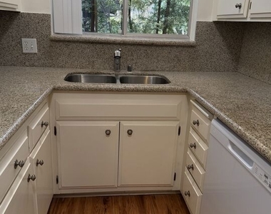 1138 11th Street - Photo Thumbnail 5