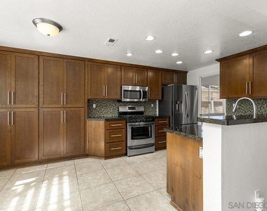 14624 Carmel Ridge Rd - Photo Thumbnail 13