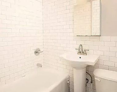204 St Marks Avenue - Photo Thumbnail 3