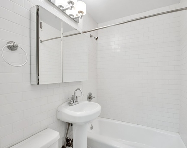 West 49th Street - Photo Thumbnail 4