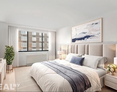 E 94th St - Photo Thumbnail 2
