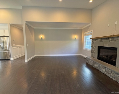 1019 Grove Street - Photo Thumbnail 2