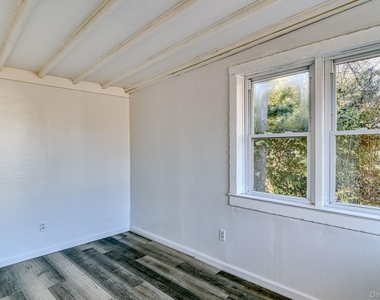 19 Innis Avenue - Photo Thumbnail 6