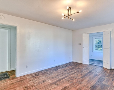 19 Innis Avenue - Photo Thumbnail 4