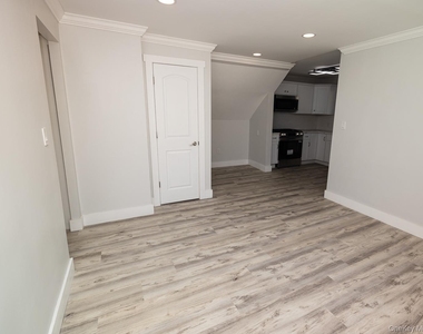 47 Wood Street - Photo Thumbnail 6