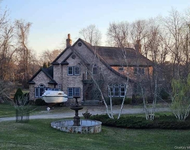 9 Locust Woods Drive - Photo Thumbnail 1