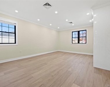 7662 174th Street - Photo Thumbnail 11