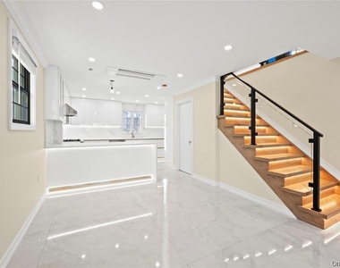 7662 174th Street - Photo Thumbnail 5