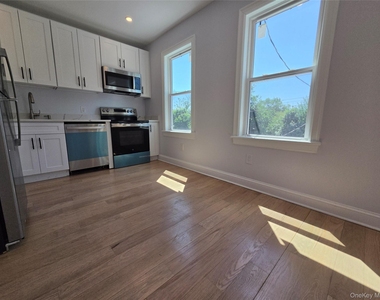 965 Main Street - Photo Thumbnail 2