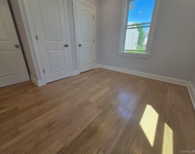 965 Main Street - Photo Thumbnail 8