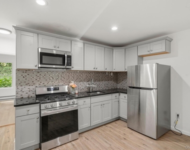 411 Liberty Street - Photo Thumbnail 10