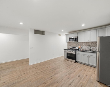411 Liberty Street - Photo Thumbnail 8