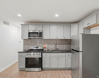 411 Liberty Street - Photo Thumbnail 12