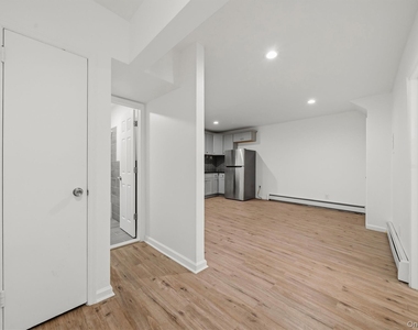 411 Liberty Street - Photo Thumbnail 2