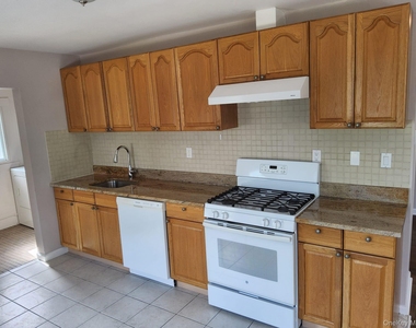 90 Hempstead Avenue - Photo Thumbnail 3