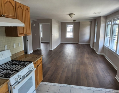 90 Hempstead Avenue - Photo Thumbnail 2