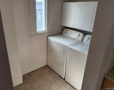 90 Hempstead Avenue - Photo Thumbnail 8