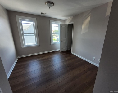 90 Hempstead Avenue - Photo Thumbnail 4