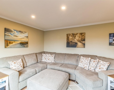 48 Pointe Cir S - Photo Thumbnail 7