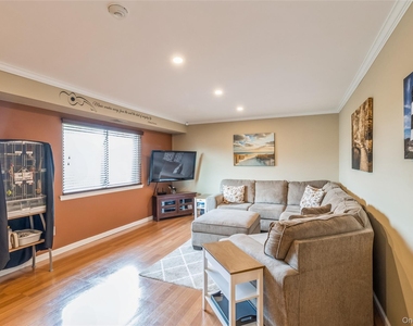 48 Pointe Cir S - Photo Thumbnail 2