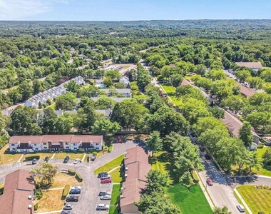 48 Pointe Cir S - Photo Thumbnail 32