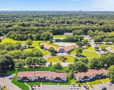 48 Pointe Cir S - Photo Thumbnail 31