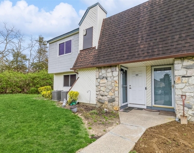 48 Pointe Cir S - Photo Thumbnail 1