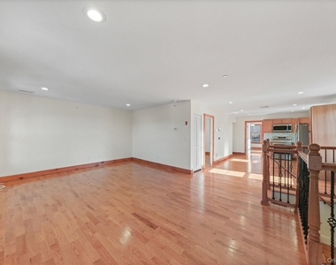 75 Albany Street - Photo Thumbnail 12