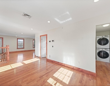 75 Albany Street - Photo Thumbnail 11