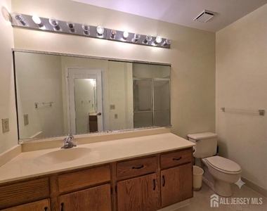 8 Glastonbury Court - Photo Thumbnail 37