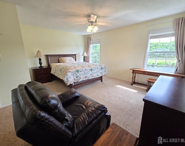 8 Glastonbury Court - Photo Thumbnail 19