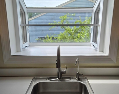 8 Glastonbury Court - Photo Thumbnail 18