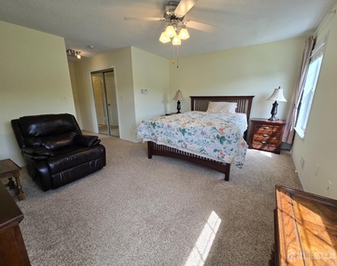8 Glastonbury Court - Photo Thumbnail 15
