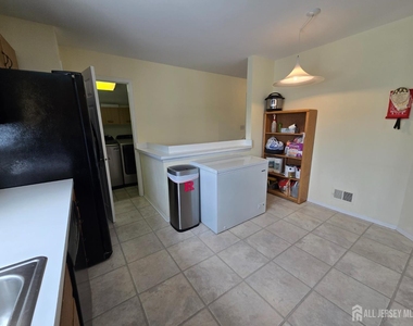 8 Glastonbury Court - Photo Thumbnail 12