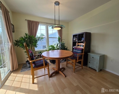 8 Glastonbury Court - Photo Thumbnail 8