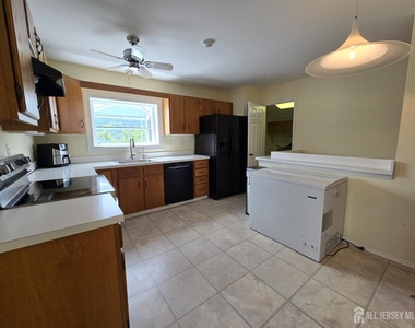 8 Glastonbury Court - Photo Thumbnail 10