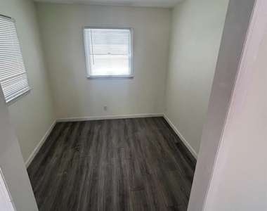 17 Raleigh Road - Photo Thumbnail 7