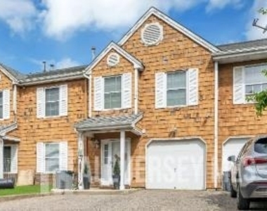 19 Delavan Court - Photo Thumbnail 2