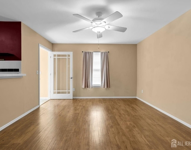 19 Delavan Court - Photo Thumbnail 12