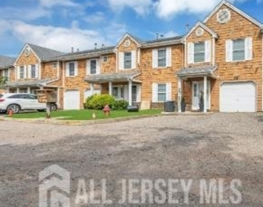 19 Delavan Court - Photo Thumbnail 5