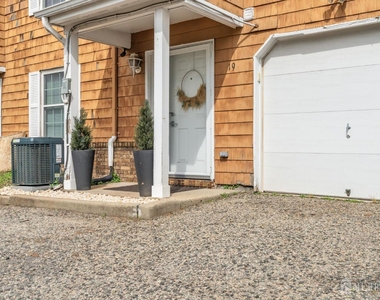 19 Delavan Court - Photo Thumbnail 33