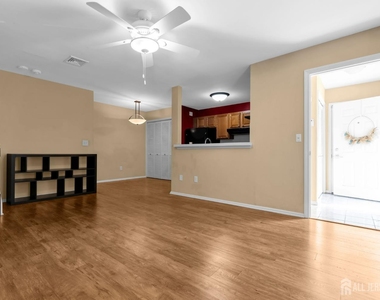 19 Delavan Court - Photo Thumbnail 9