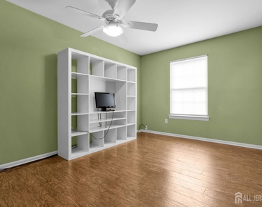19 Delavan Court - Photo Thumbnail 23