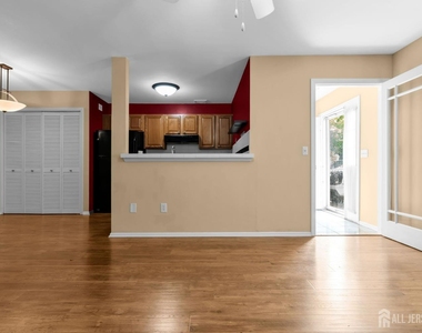 19 Delavan Court - Photo Thumbnail 11