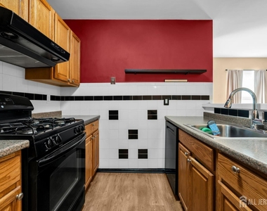 19 Delavan Court - Photo Thumbnail 14