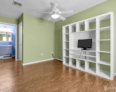 19 Delavan Court - Photo Thumbnail 21