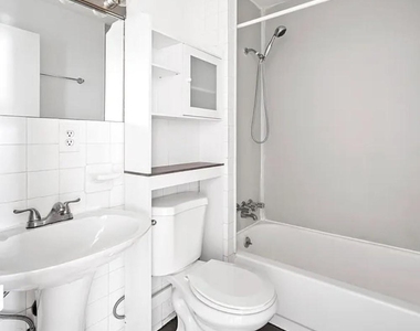 305 E 105th Street - Photo Thumbnail 3