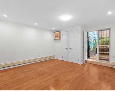 32 Hamilton Terrace - Photo Thumbnail 5