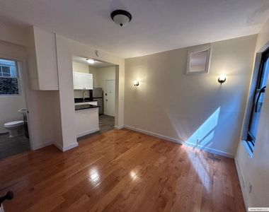 75 Lexington Avenue - Photo Thumbnail 6